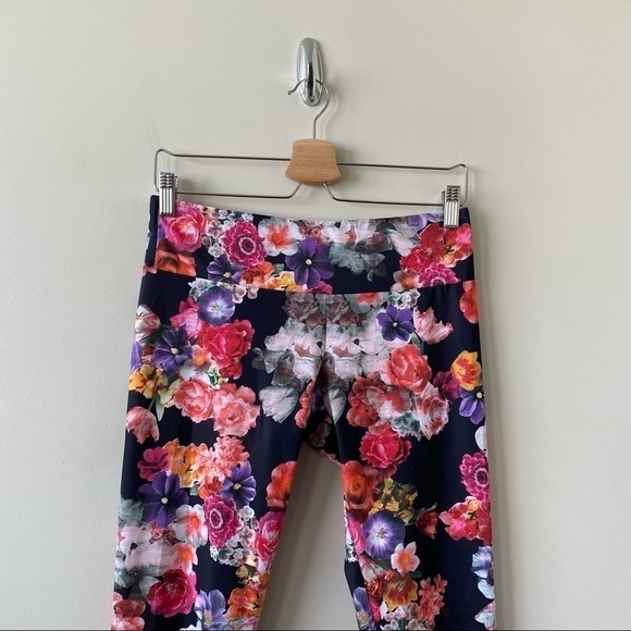 ONZIE- Floral Leggings (Medium/Large) - Picture 6 of 10